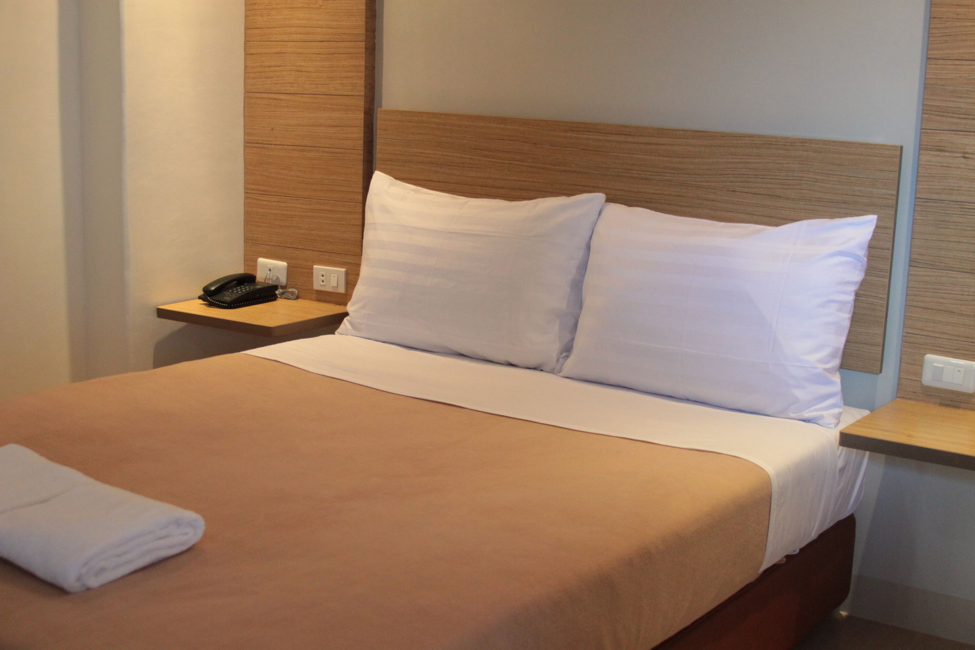 Chambre Mactan Hotel Lapu-Lapu City Zewnętrze zdjęcie